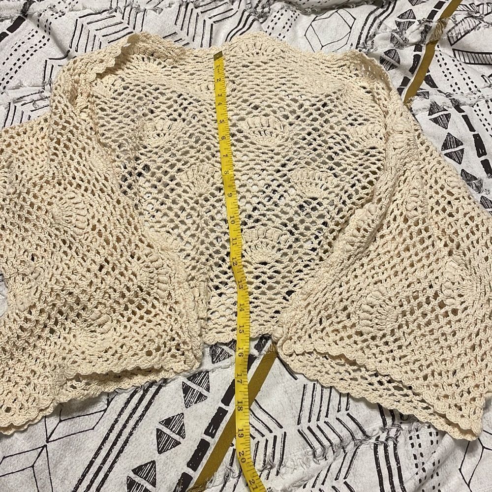 đ
șcrocheted Cream Top - Picture 4 of 4
